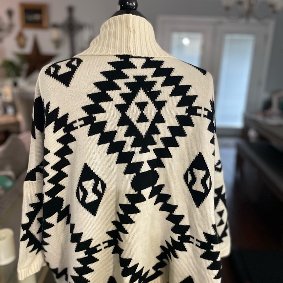 Cozy Black and White Sweater - Picture 2 of 2